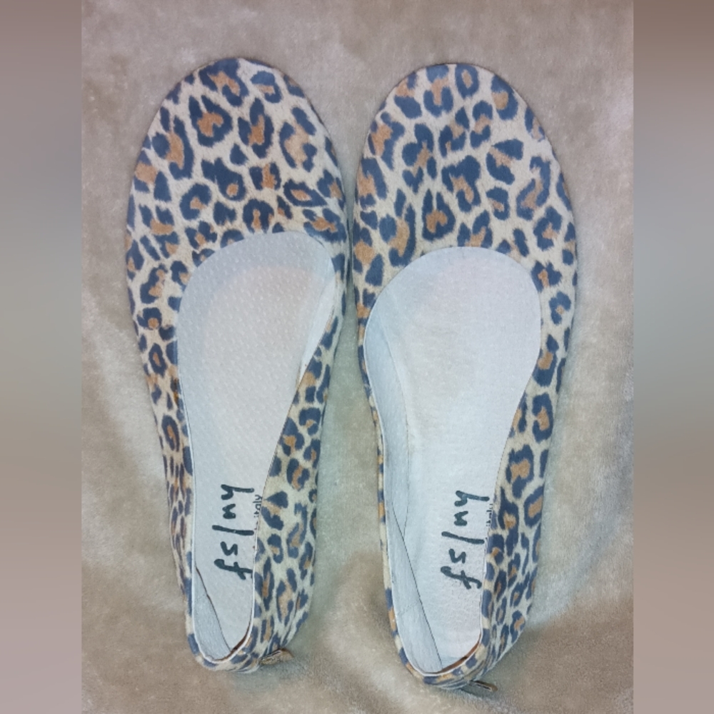French Sole FS/NY size 9 leopard flats